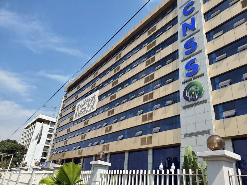 De janvier à avril 2022, le GMC a mené une mission d’évaluation du partenariat entre la Caisse Nationale de Sécurité Sociale « CNSS en signe » et les banques en cours de versement des prestations sociales bancarisées (cas de RAWBANK et UBA de 2015 à 2021)